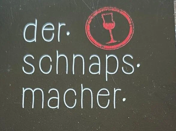 Schild „der Schnapsmacher“ von Wolfgang Fritz